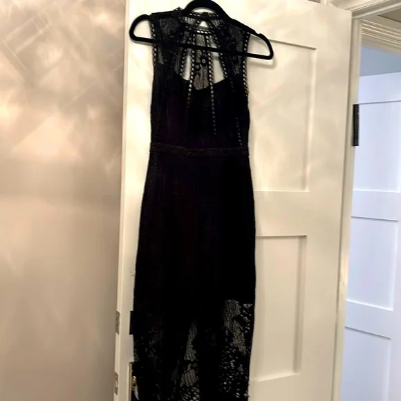 ALEXIS BLACK LACE DRESS - Picture 1 of 3